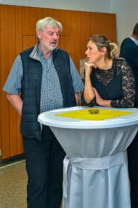 Sepp Friedhuber im Gespräch mit Frau Dr. Naderer-Jelinek, Vize-Bürgermeisterin von Leonding